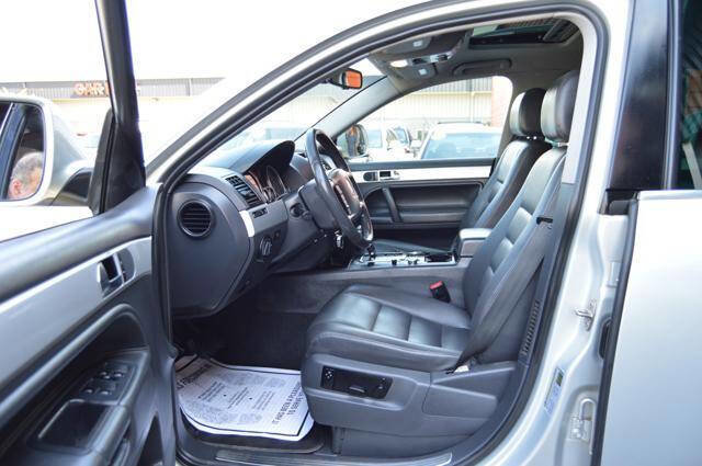 Used 2009 Volkswagen Touareg VR6 image 11