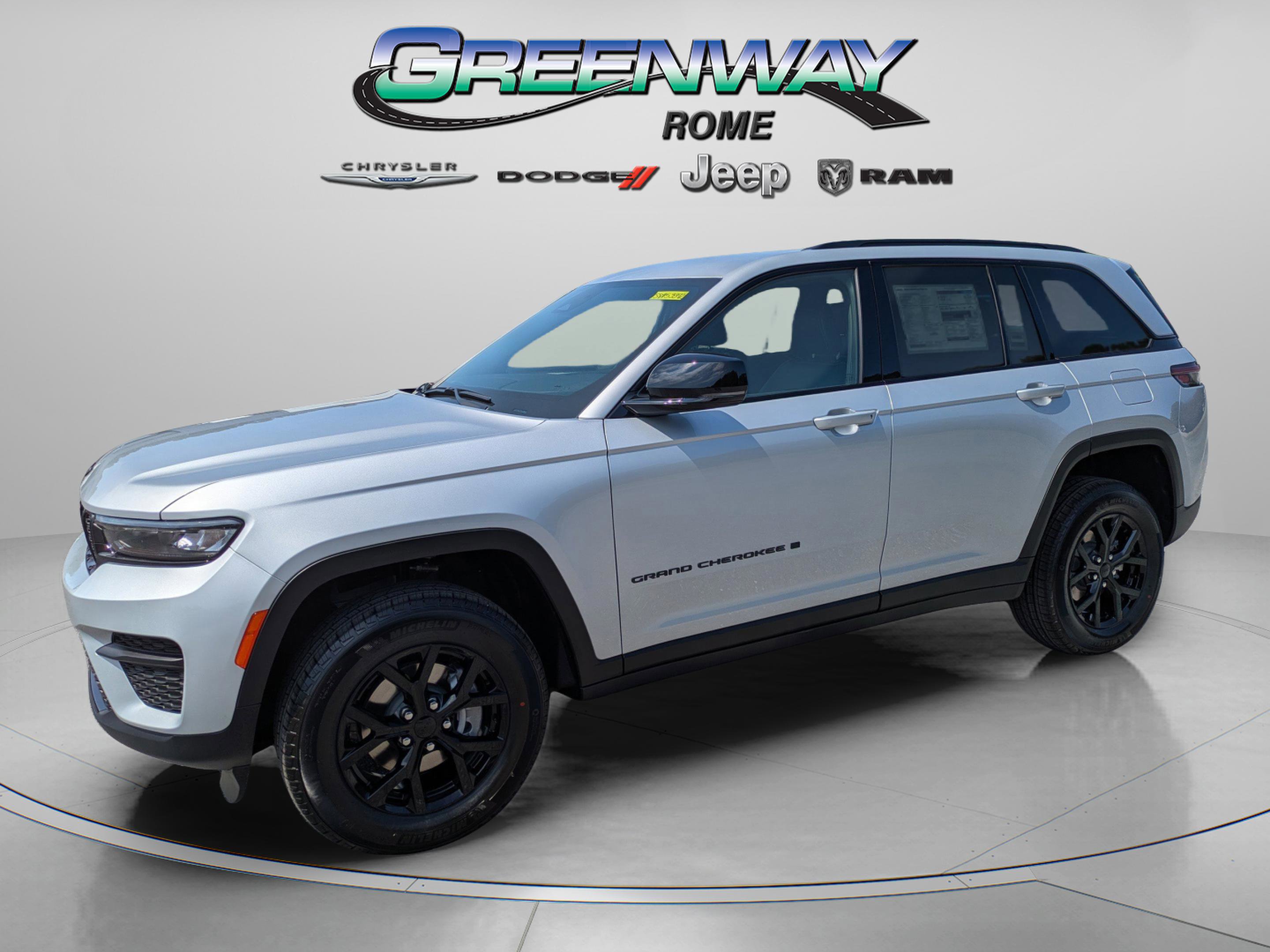 New 2025 Jeep Grand Cherokee Altitude image 4