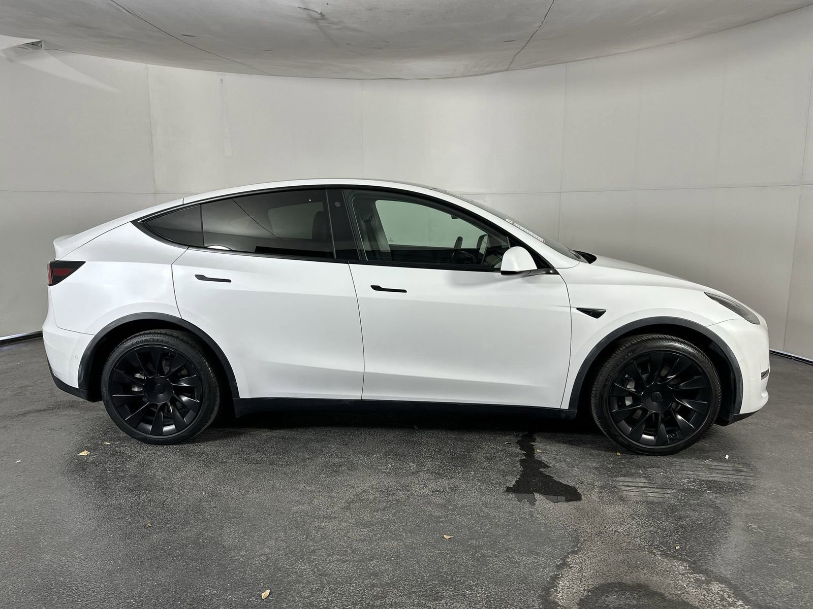 Used 2021 Tesla Model Y Long Range image 9