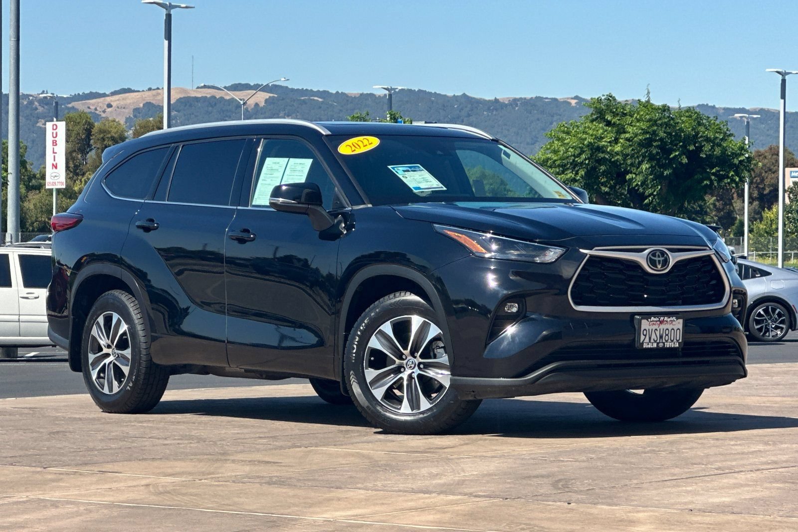 Used 2022 Toyota Highlander XLE AWD/4WD video 2