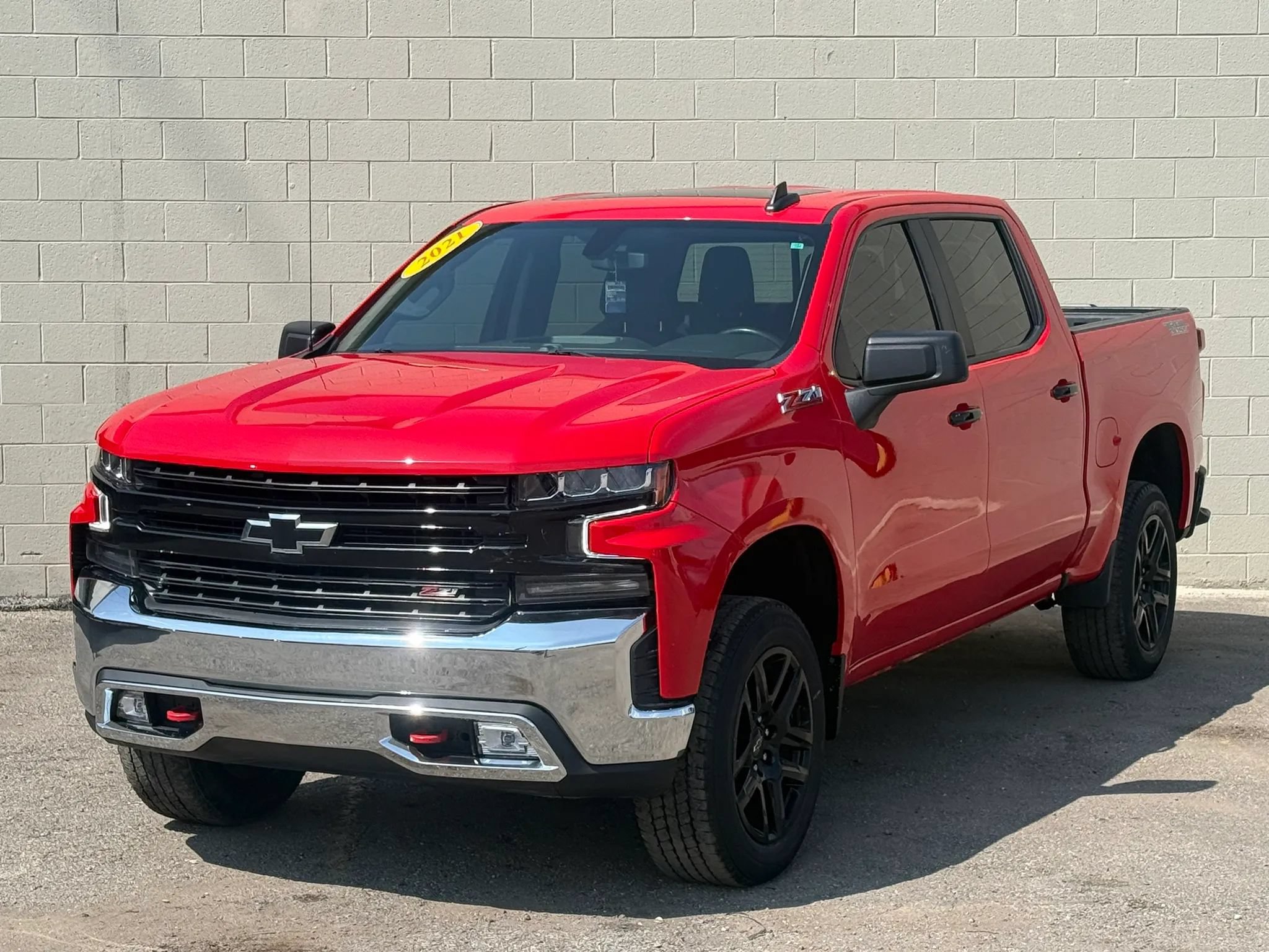 Used 2021 Chevrolet Silverado 1500 LT Trail Boss w/ Convenience Package II AWD/4WD image 2