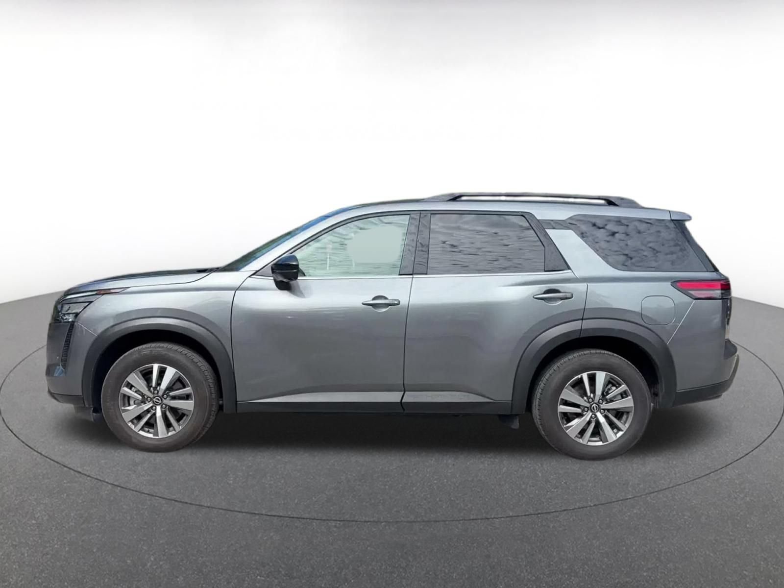 Used 2026 Nissan Pathfinder SL FWD image 8