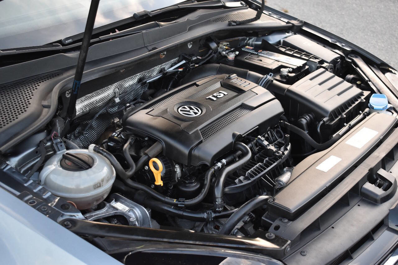 Used 2017 Volkswagen Golf S image 33