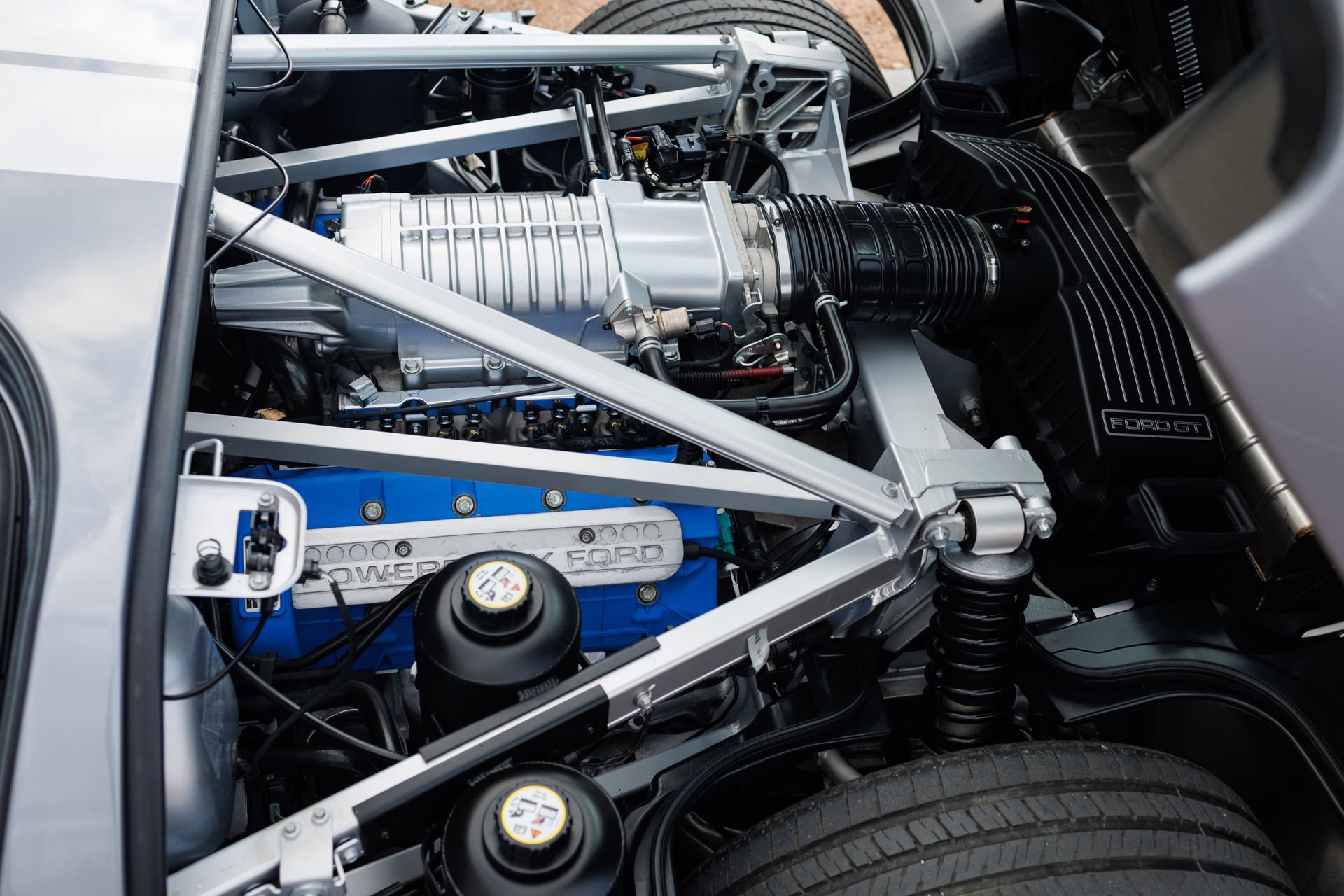 Used 2006 Ford GT RWD image 89
