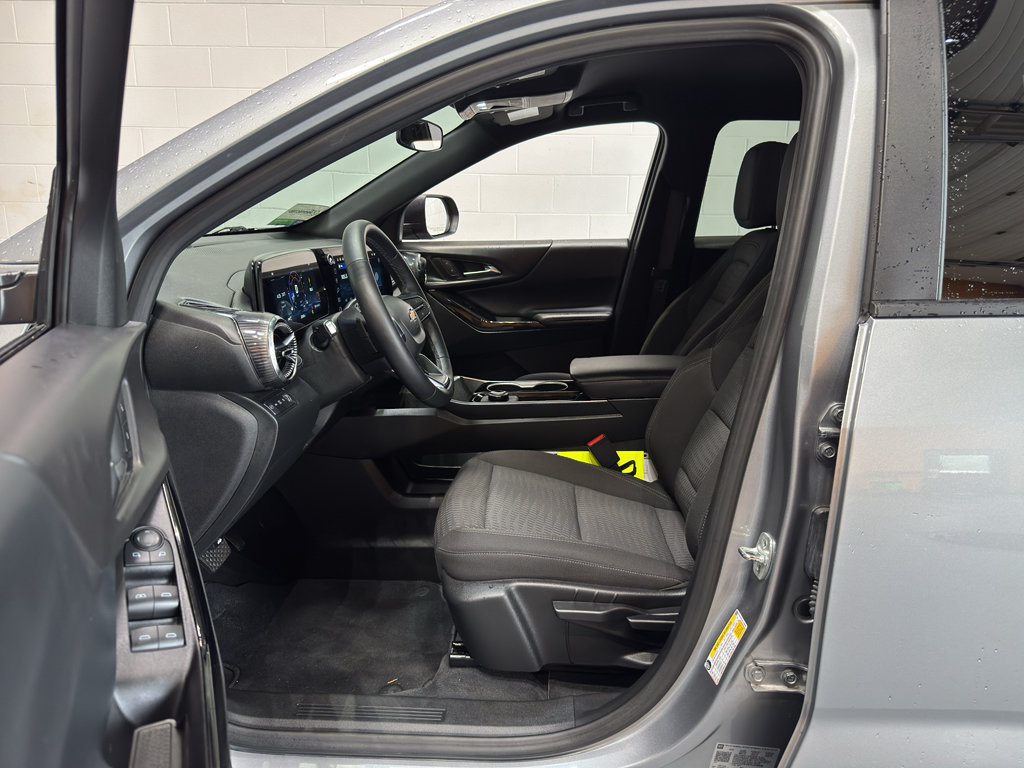 Used 2026 Chevrolet Equinox LT AWD/4WD image 13