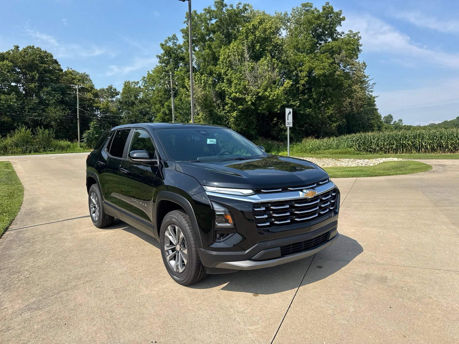 New 2027 Chevrolet Equinox LT w/ Convenience Package II FWD image 3
