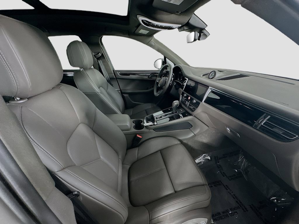 New 2026 Porsche Macan Turbo AWD/4WD image 30