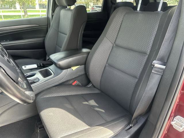 Used 2020 Jeep Grand Cherokee Laredo AWD/4WD image 36