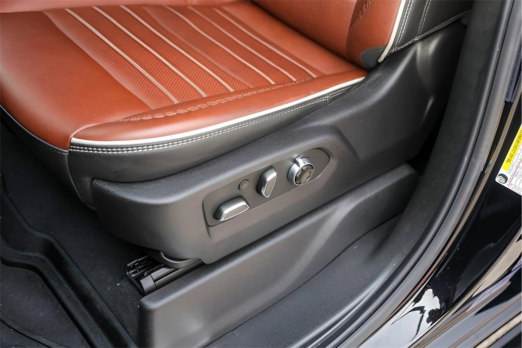 Used 2024 GMC Sierra 3500 Denali Ultimate image 9