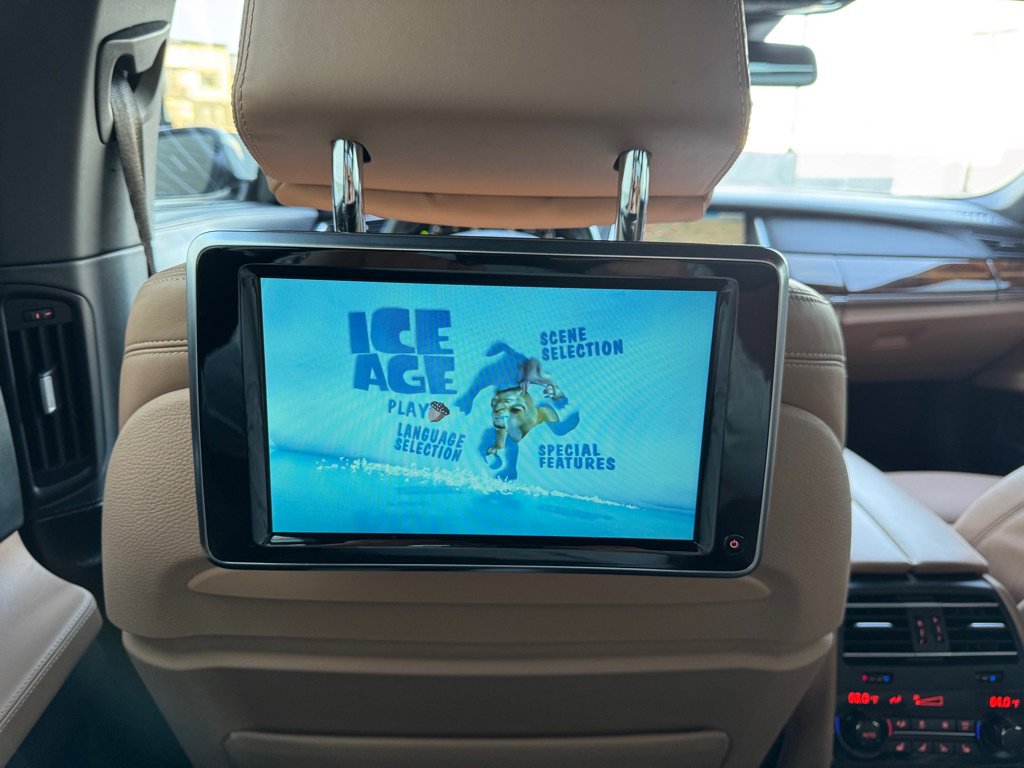 Used 2015 BMW 750Li xDrive image 29