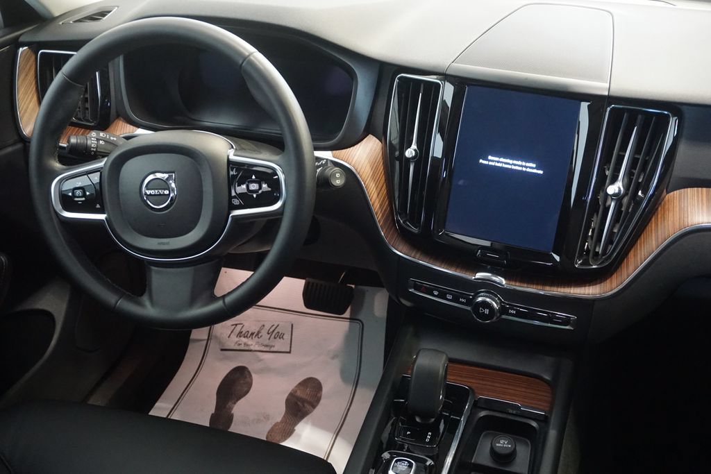 Used 2024 Volvo XC60 B5 Plus AWD/4WD image 31