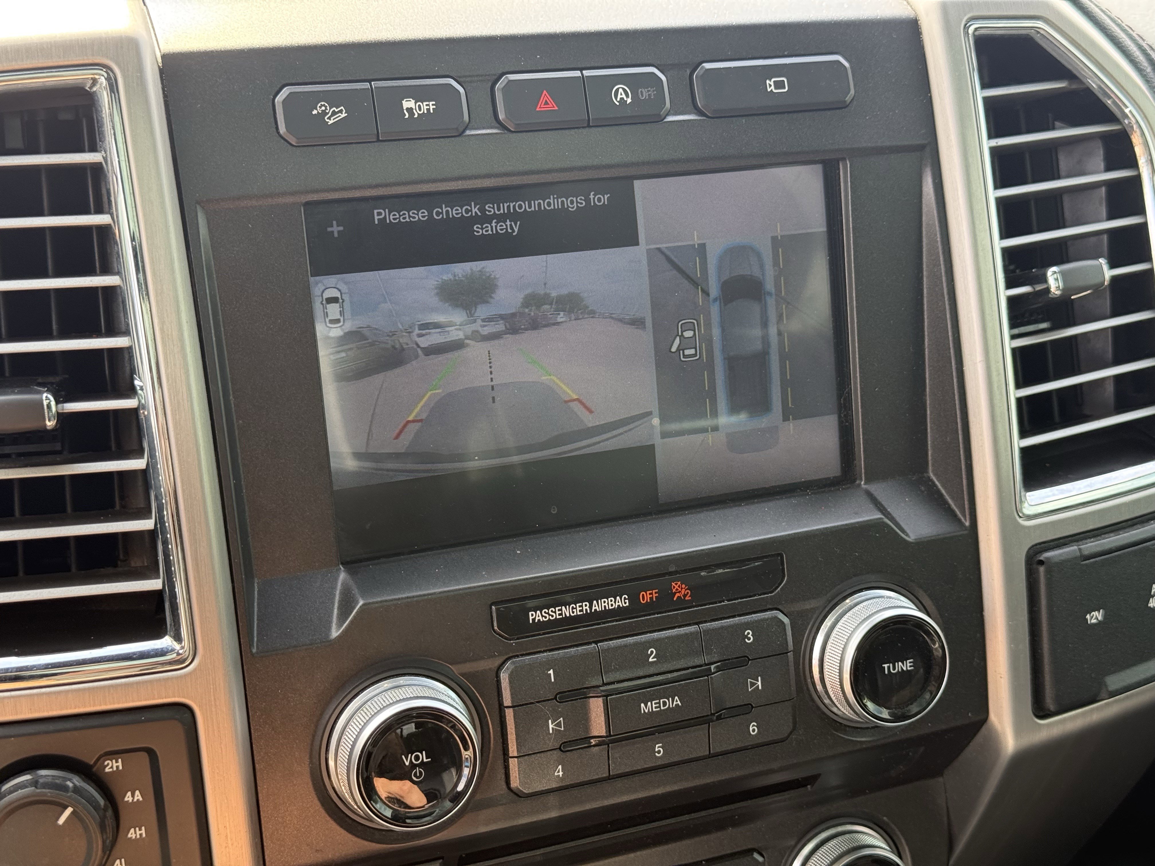 Used 2017 Ford F150 Platinum w/ Equipment Group 701A Luxury image 21