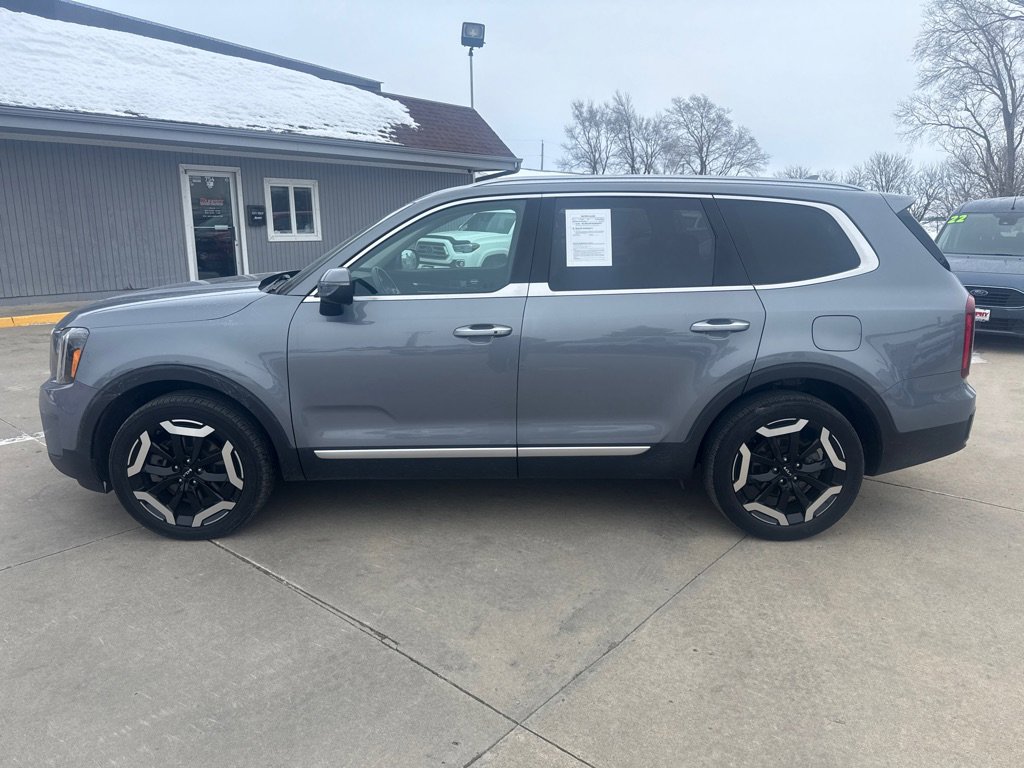Used 2023 Kia Telluride S image 2