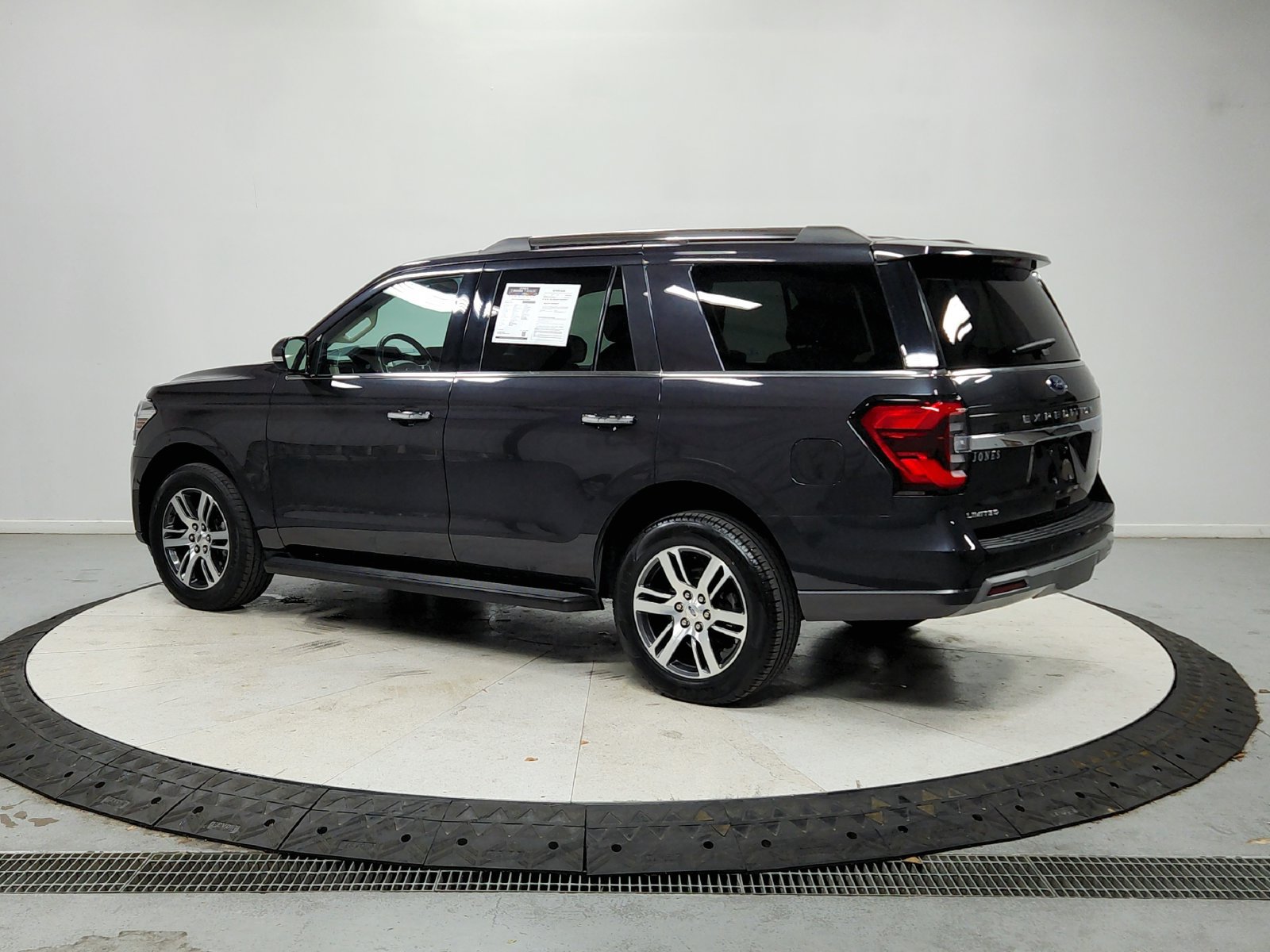 Used 2024 Ford Expedition Limited RWD image 6