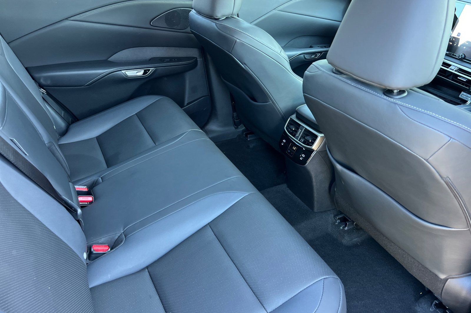 Used 2024 Lexus RX 350 FWD image 18