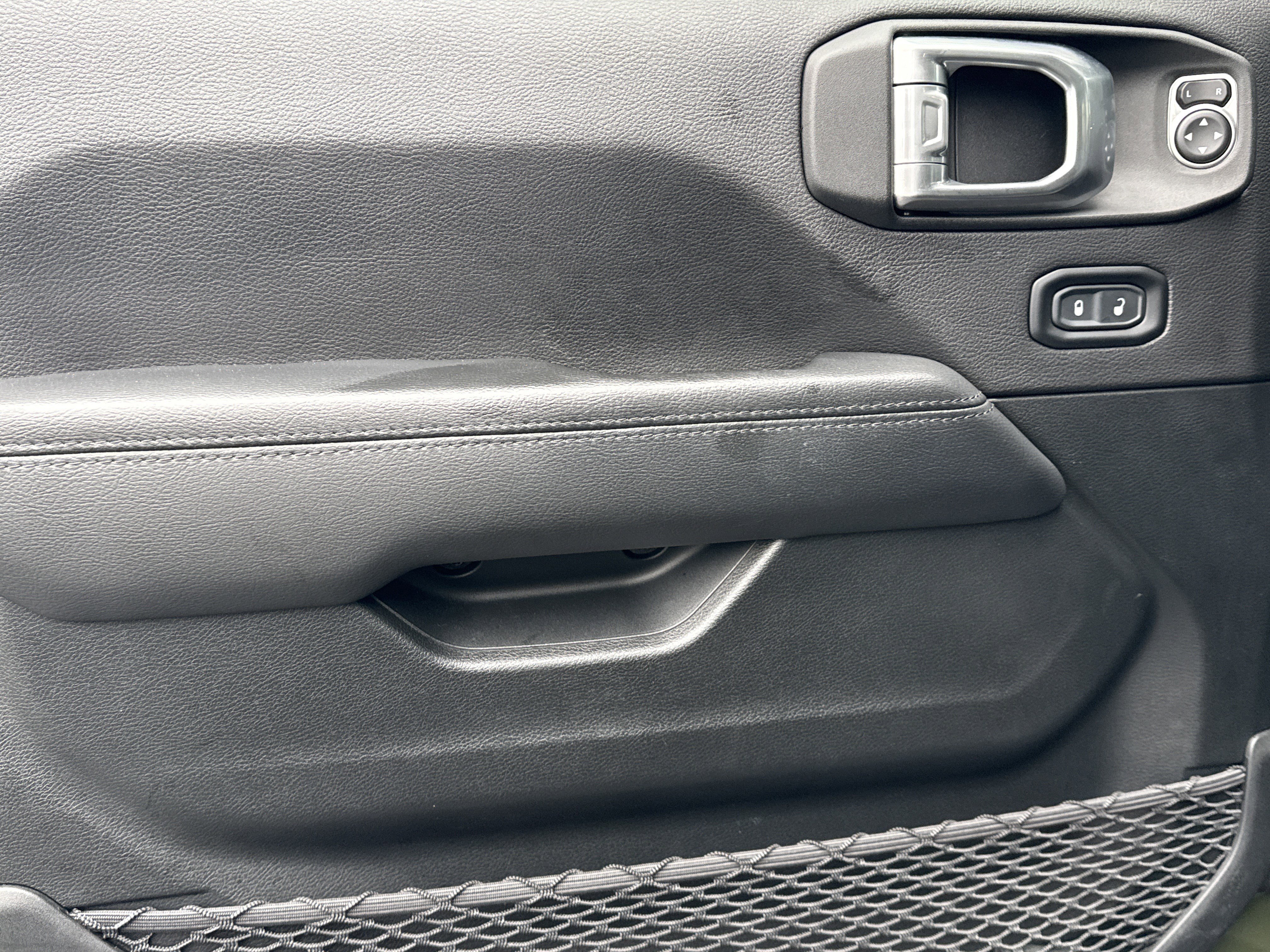 Used 2020 Jeep Wrangler Unlimited Sahara image 14