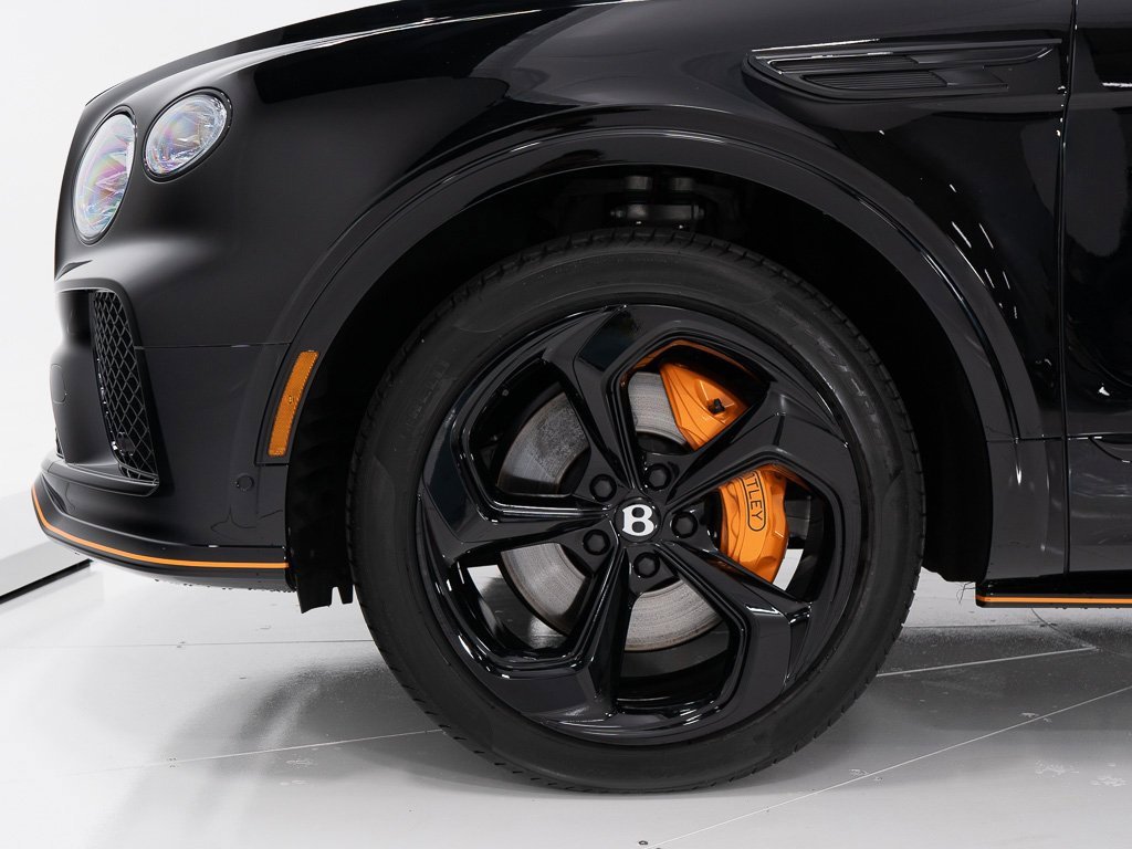 Used 2025 Bentley Bentayga image 43