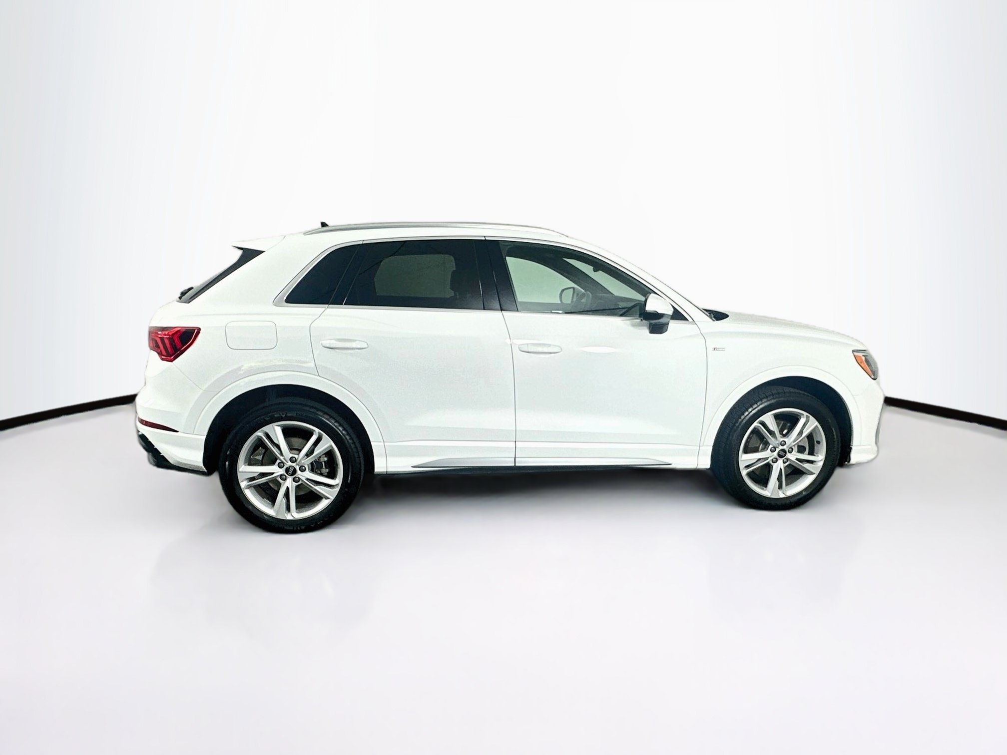 Used 2021 Audi Q3 2.0T Premium w/ Convenience Package AWD/4WD image 10