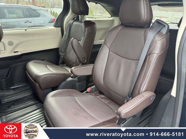 Certified 2024 Toyota Sienna Platinum image 14