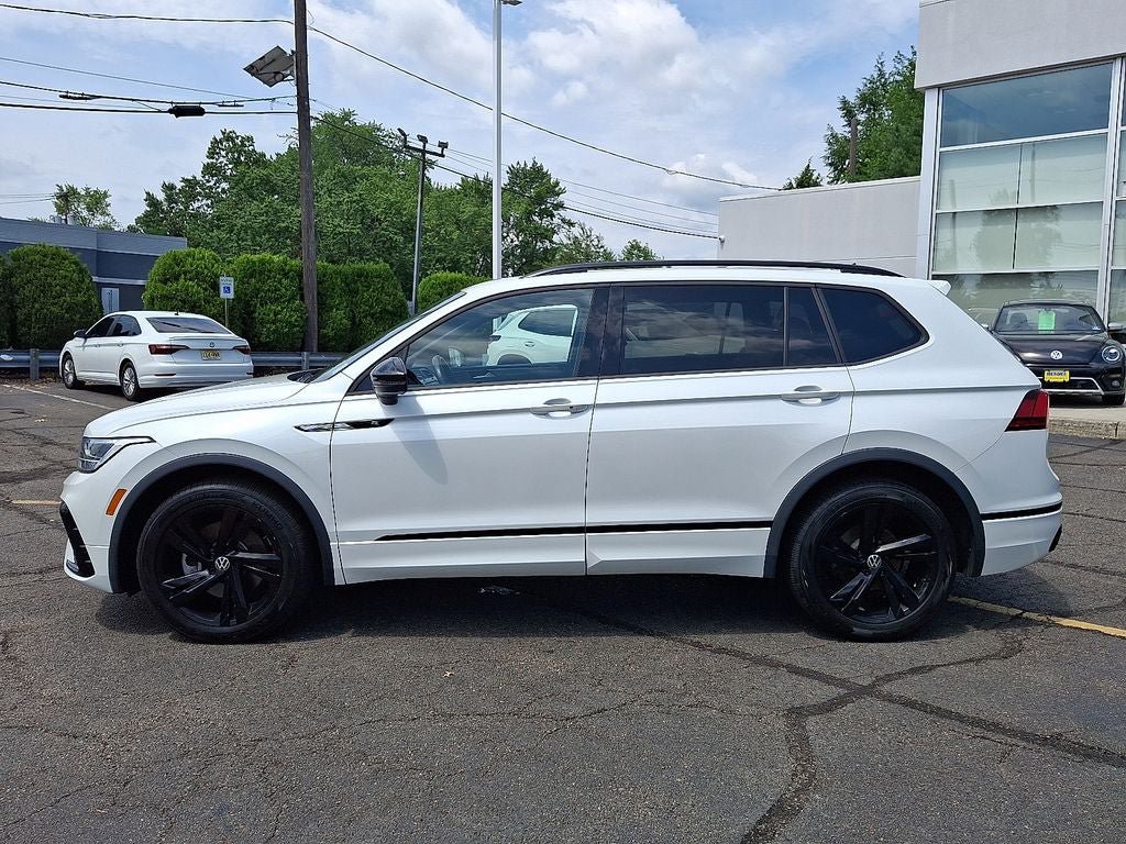 Certified 2023 Volkswagen Tiguan SE R-Line FWD image 8