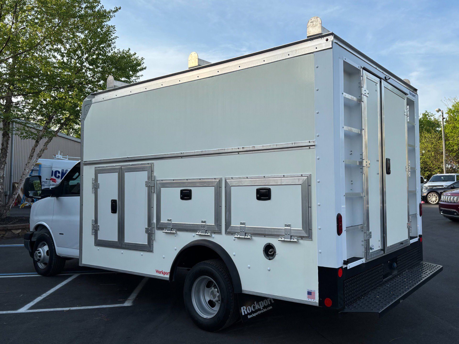 Used 2022 Chevrolet Express 3500 w/ Power Convenience Package RWD image 4