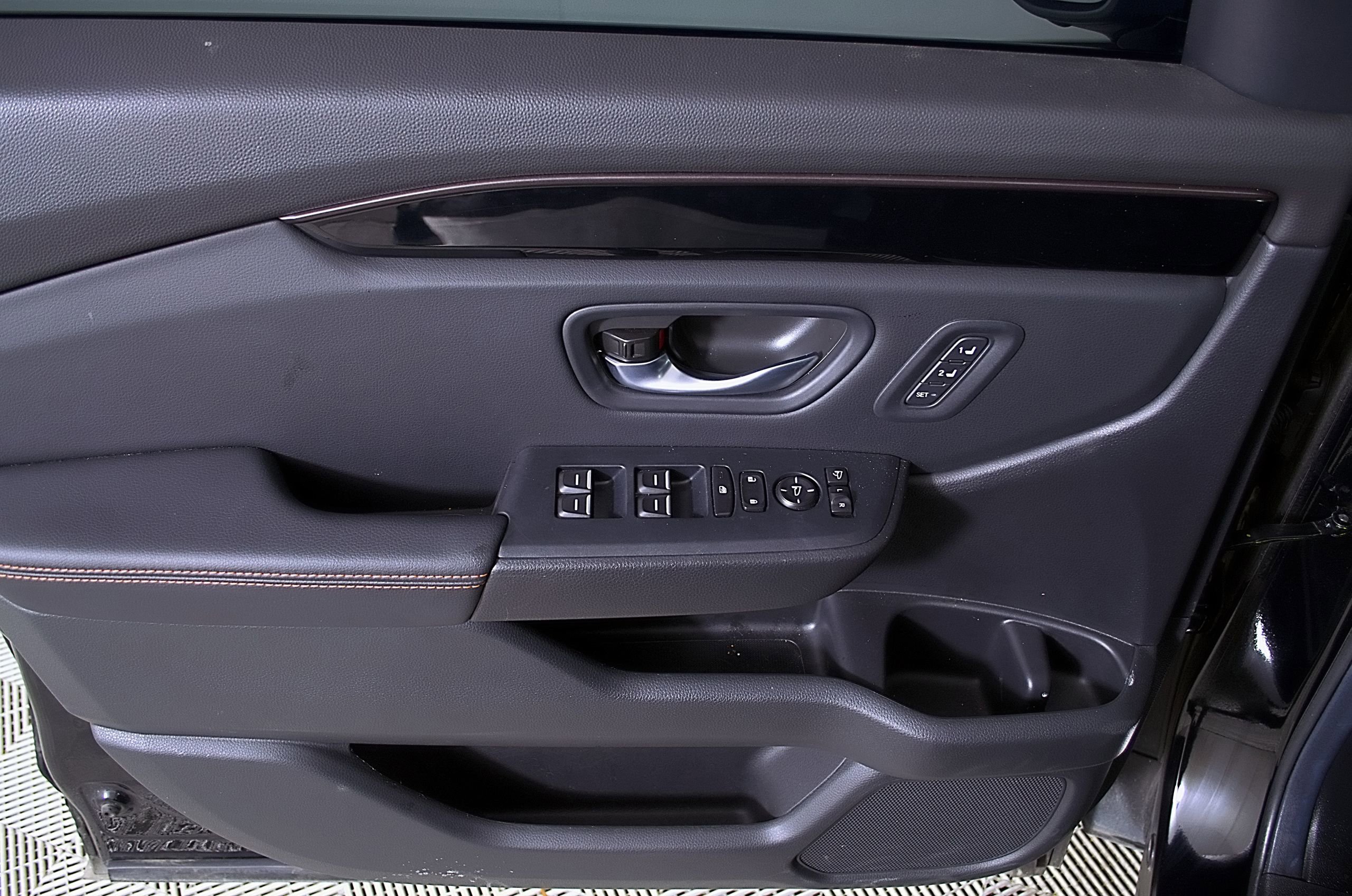 Used 2025 Honda Pilot TrailSport image 16