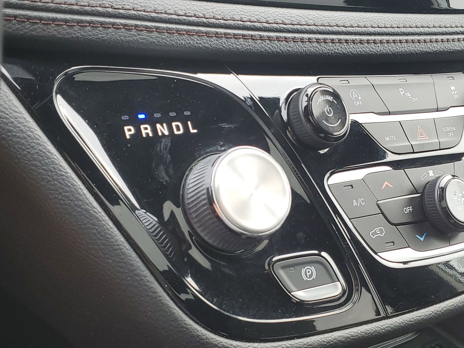 Used 2020 Chrysler Pacifica Limited FWD image 27