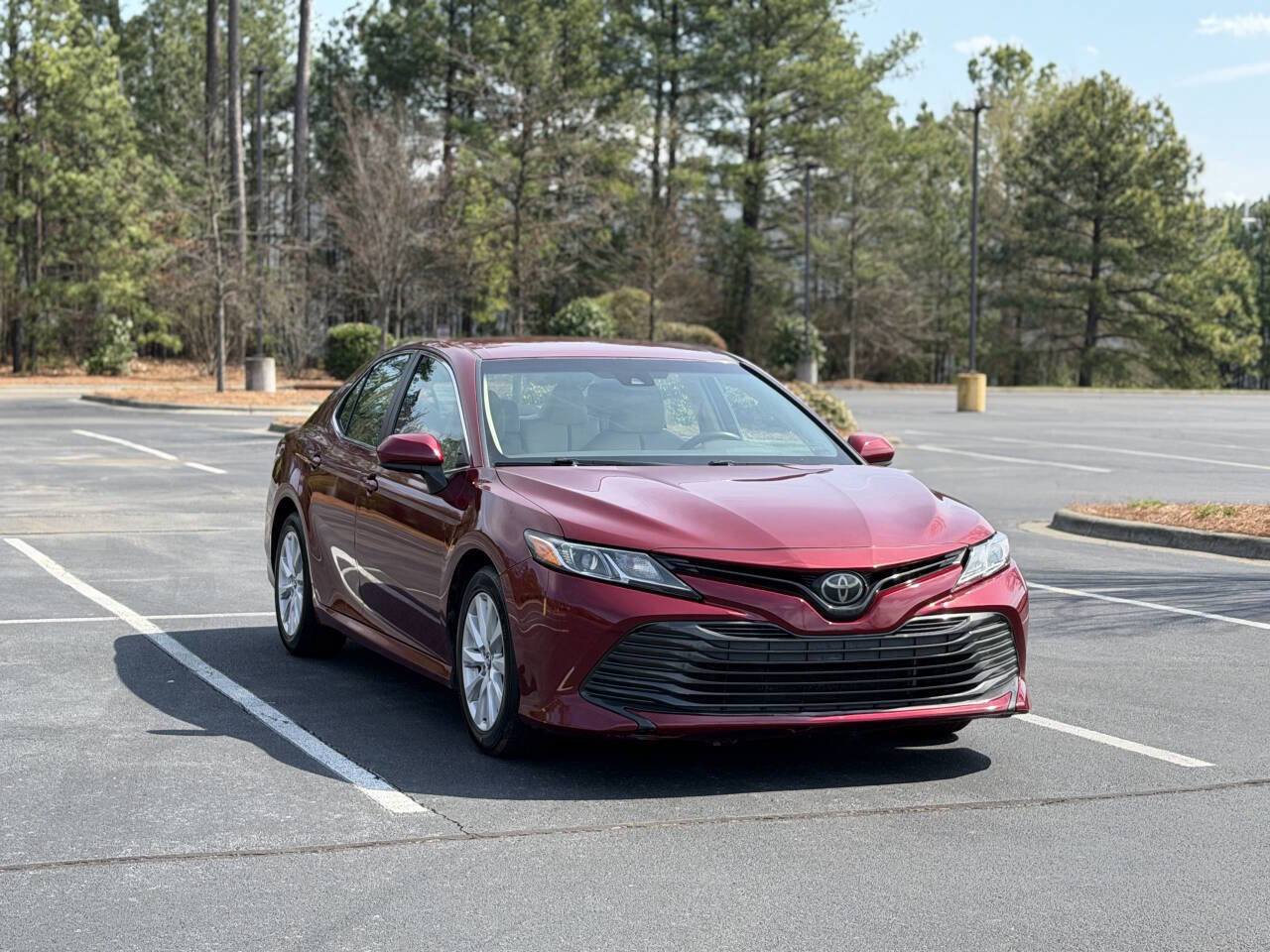 Used 2018 Toyota Camry LE image 2