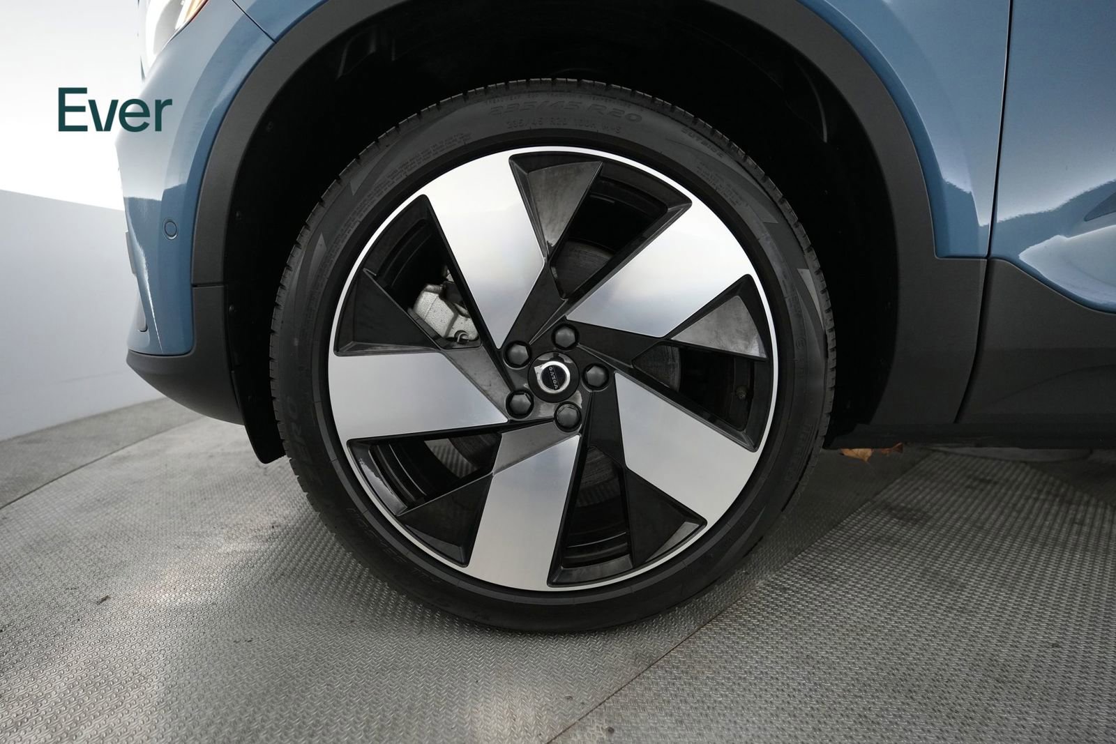 Used 2023 Volvo XC40 Recharge Ultimate w/ Protection Package Premier image 19