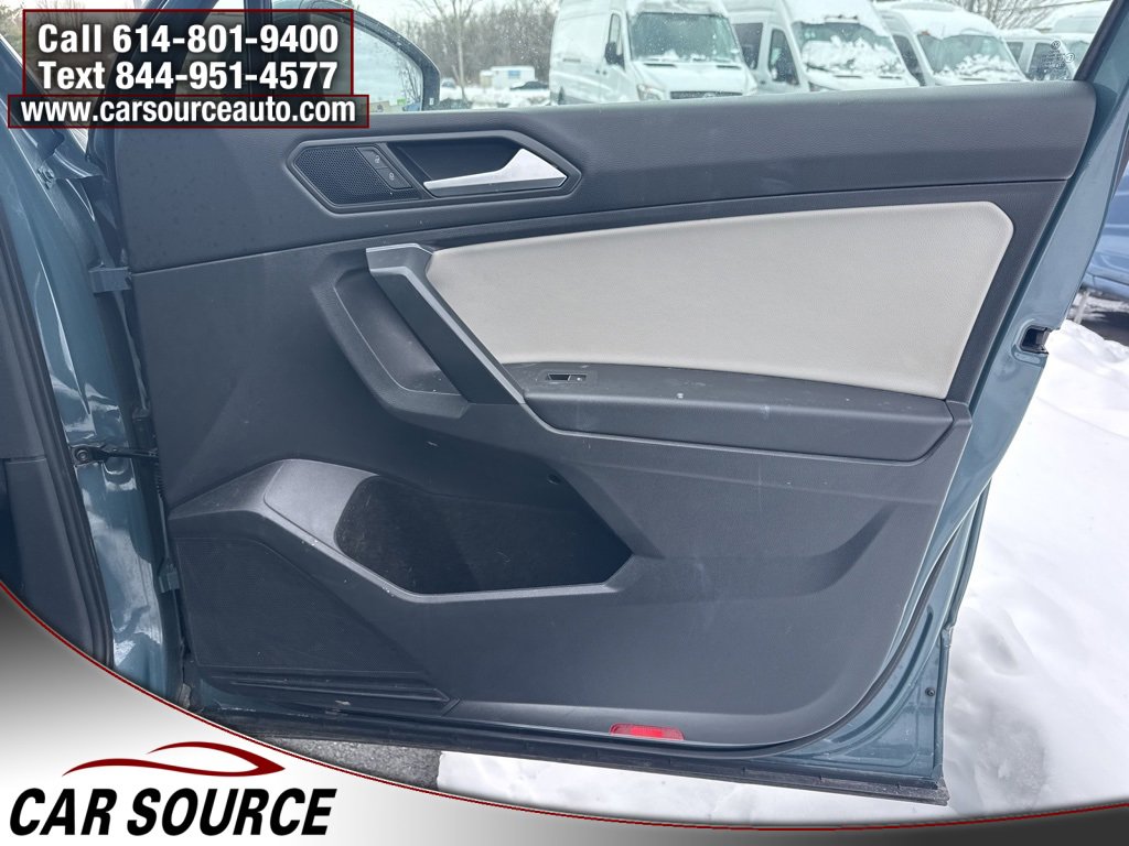 Used 2021 Volkswagen Tiguan SE w/ Panoramic Sunroof Package image 20