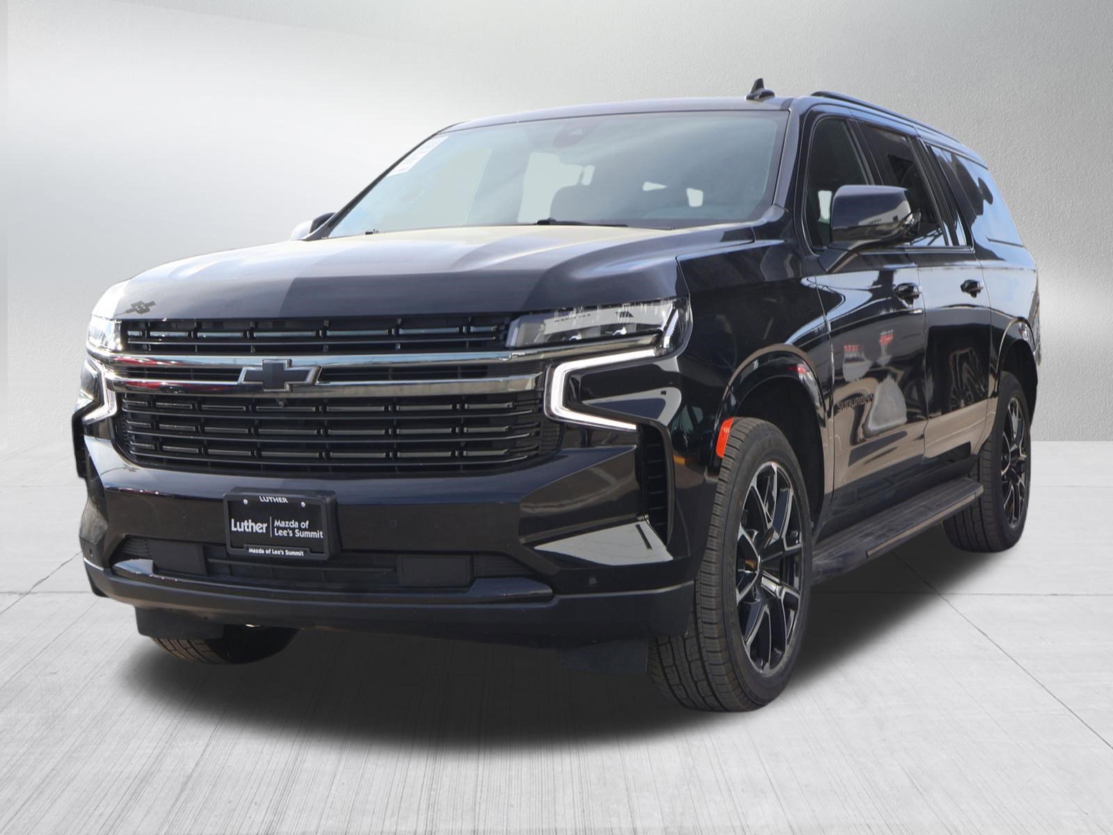 Used 2022 Chevrolet Suburban RST w/ Sport Performance Package AWD/4WD image 3