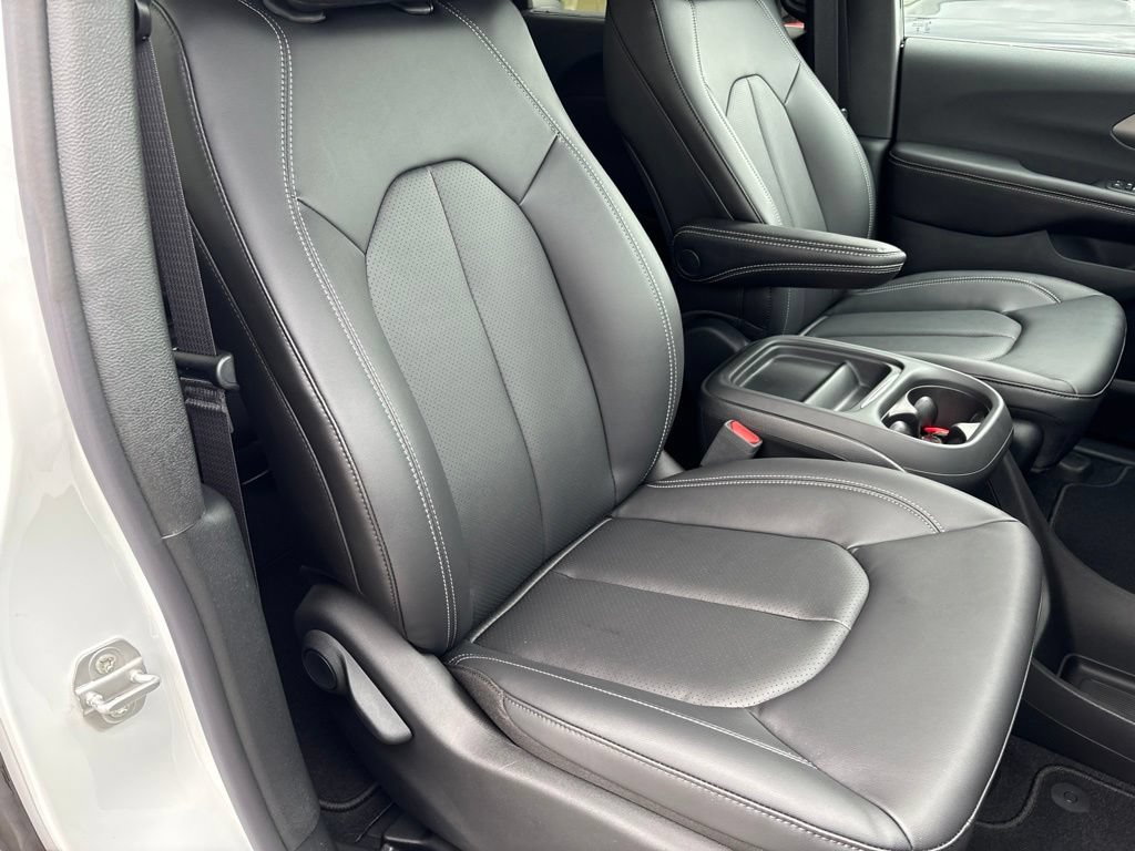 New 2027 Chrysler Pacifica Select FWD image 50