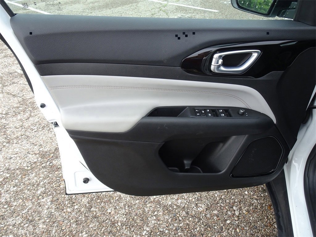 Used 2024 Jeep Compass Limited image 9