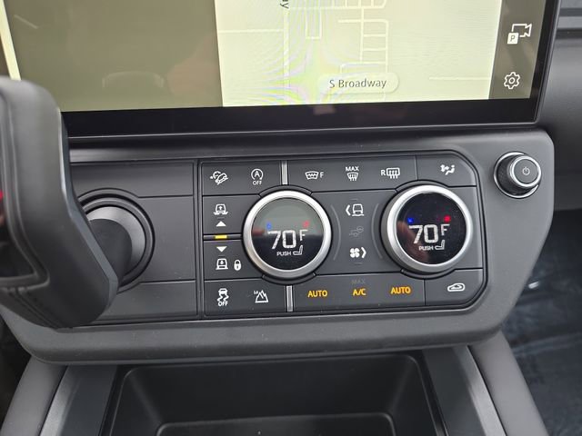 New 2026 Land Rover Defender 130 X-Dynamic SE image 25