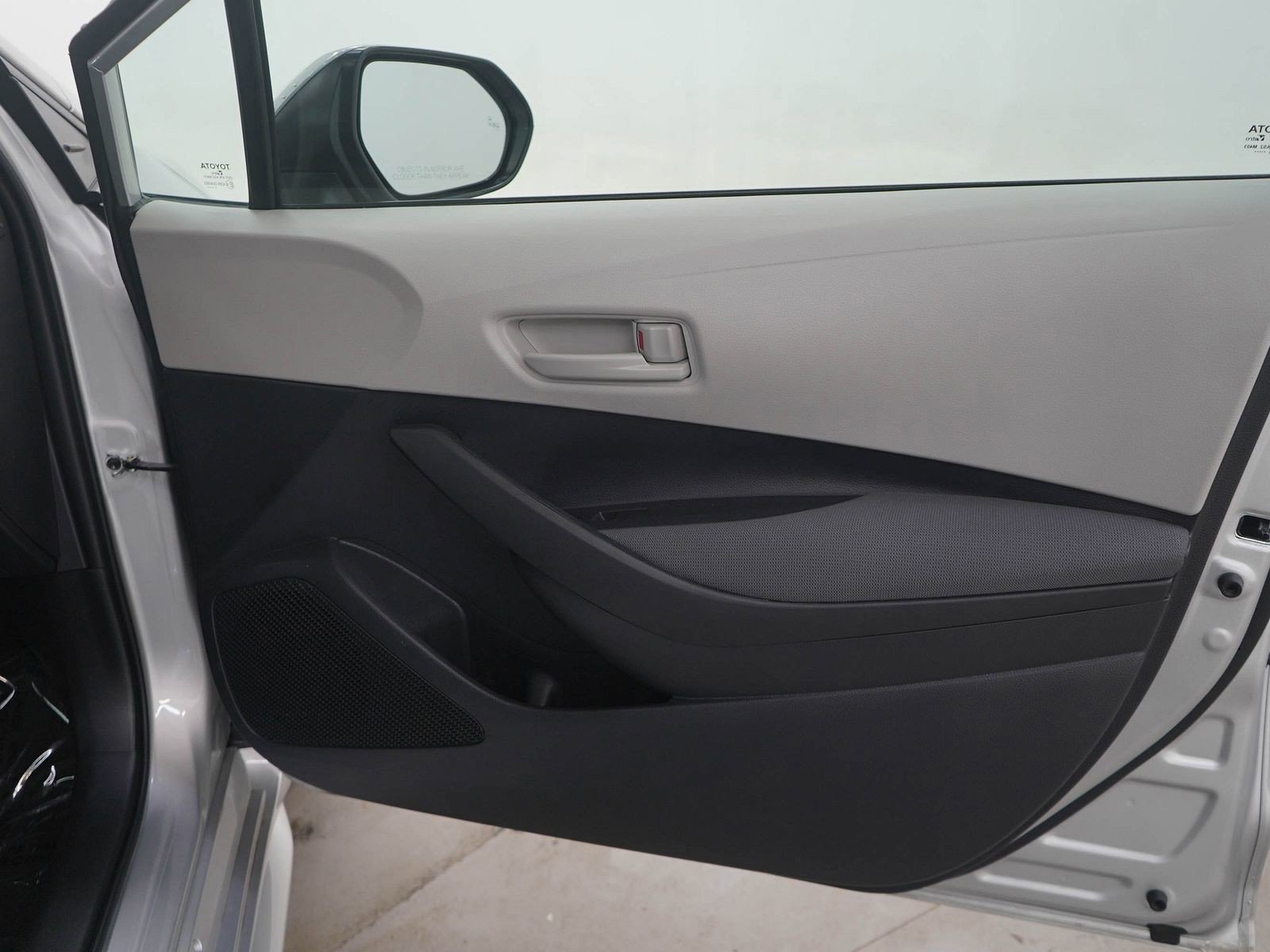 Used 2026 Toyota Corolla LE image 9