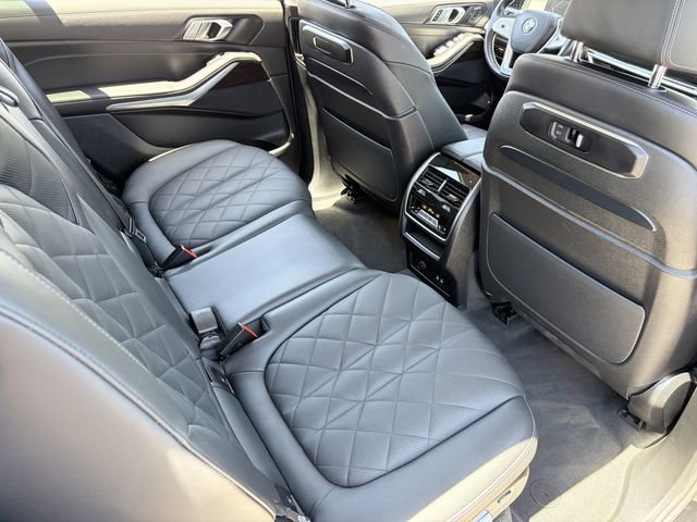 Used 2023 BMW X7 xDrive40i w/ Climate Comfort Package AWD/4WD image 15