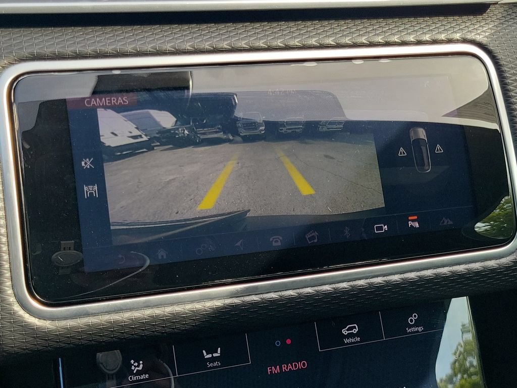 Used 2018 Land Rover Range Rover Velar R-Dynamic SE AWD/4WD image 32