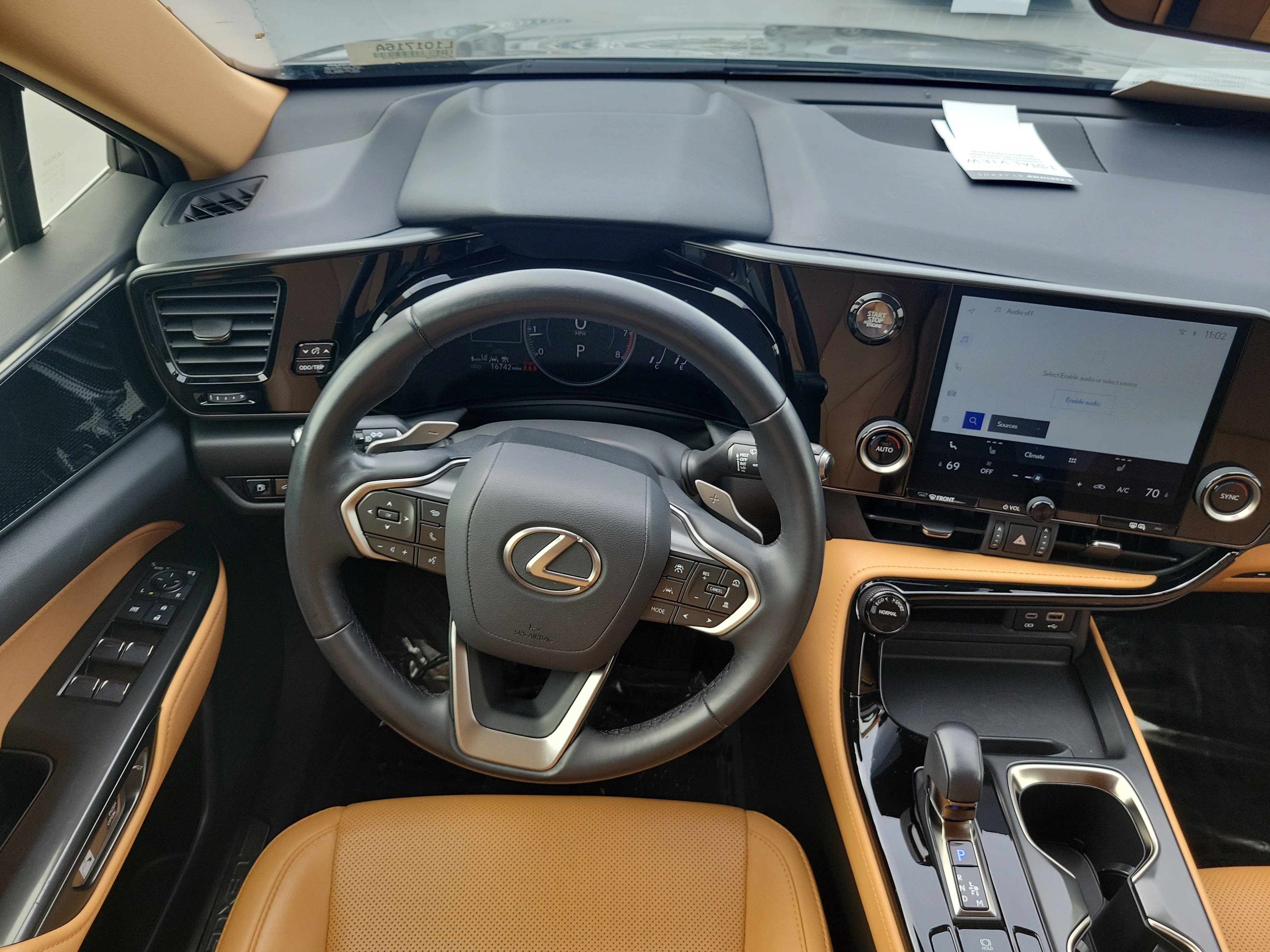 Used 2024 Lexus NX 250 FWD w/ Towing Package (2000 Lbs) image 16