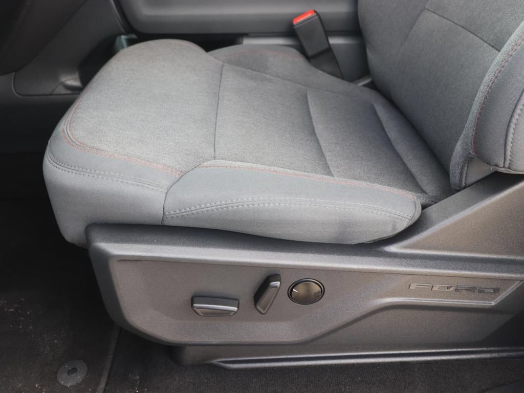 Used 2025 Ford Expedition Active RWD image 18