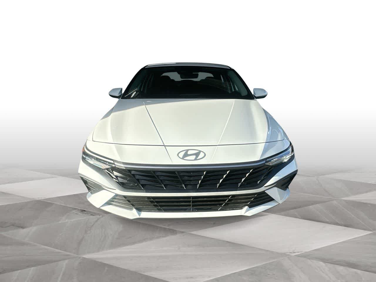 Used 2026 Hyundai Elantra SE FWD image 3