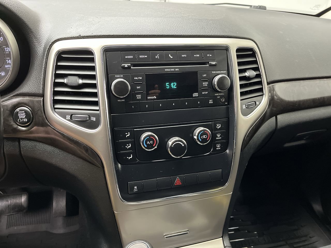 Used 2011 Jeep Grand Cherokee Laredo w/ Trailer Tow Group AWD/4WD image 5