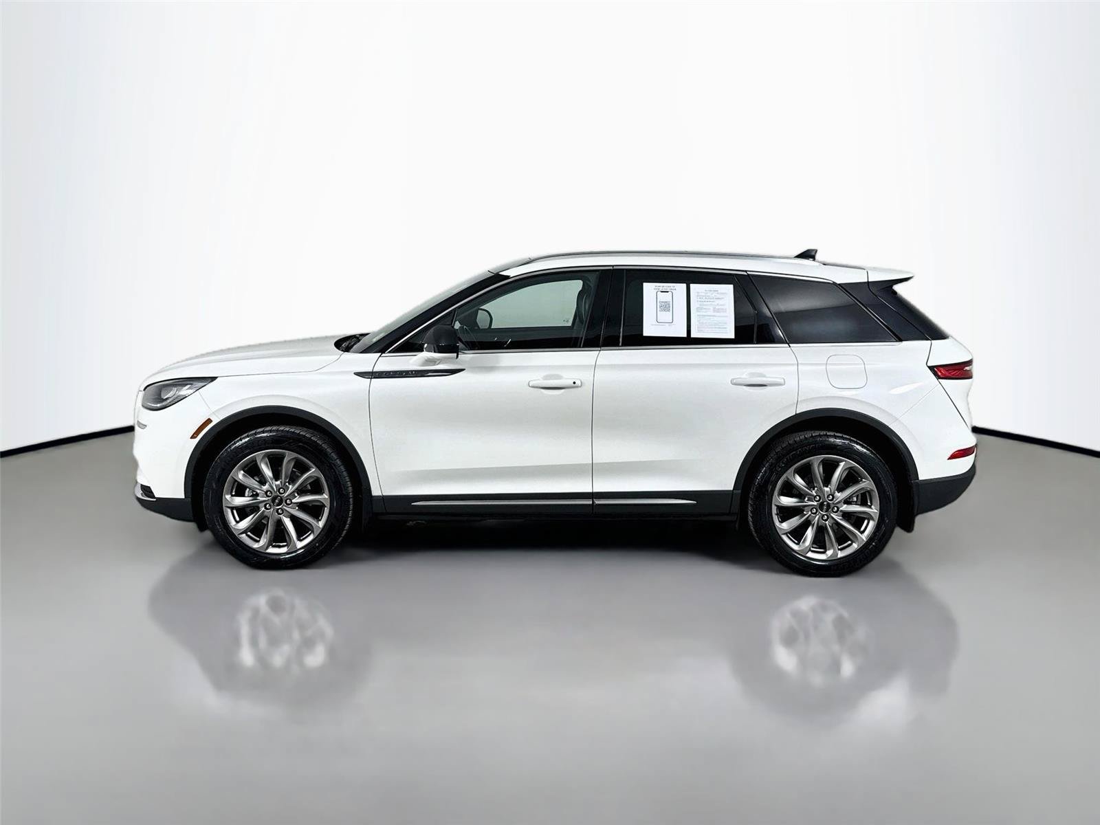 Used 2022 Lincoln Corsair AWD w/ Premium Package image 6