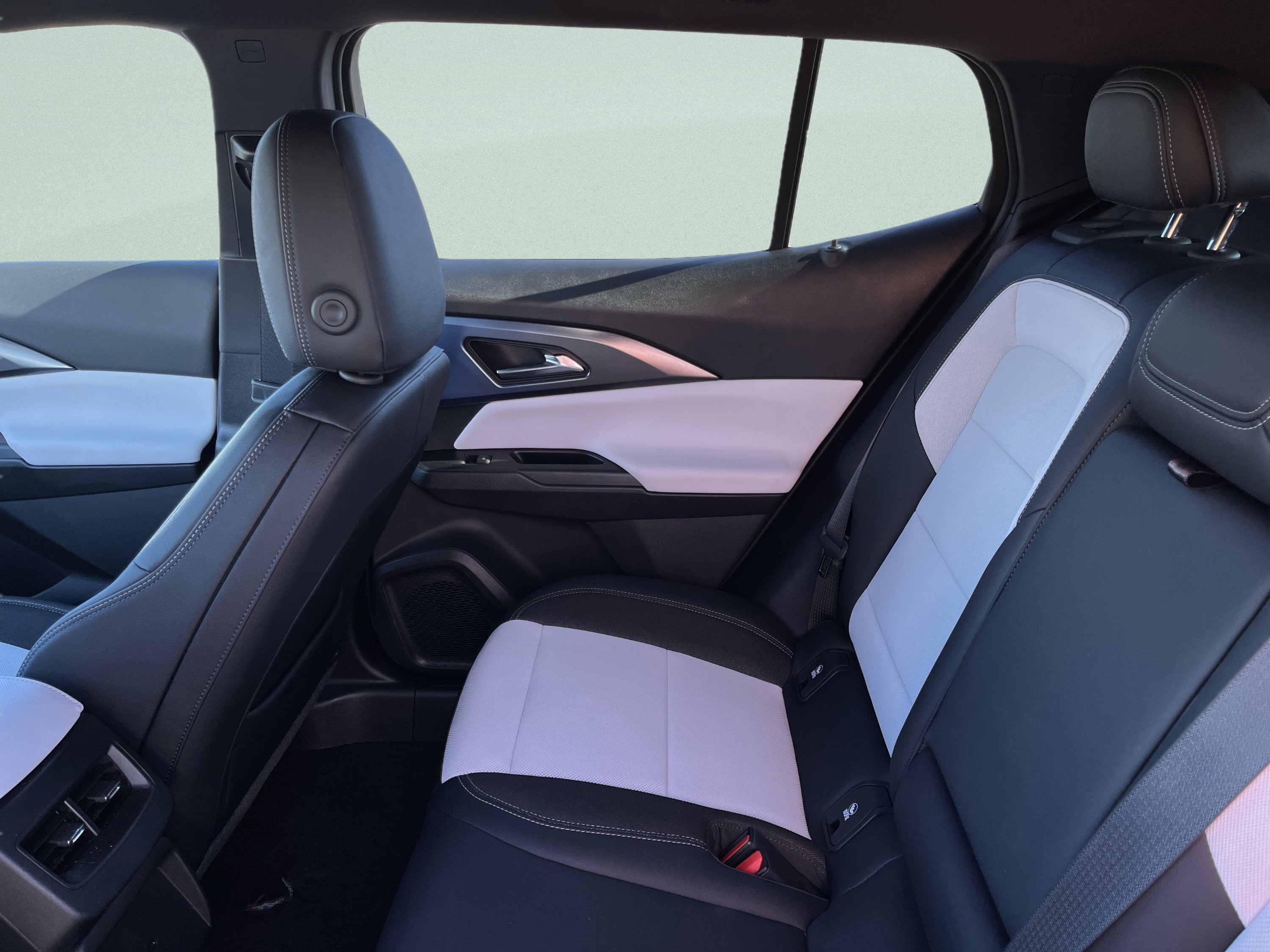 Used 2025 Chevrolet Equinox EV LT image 22