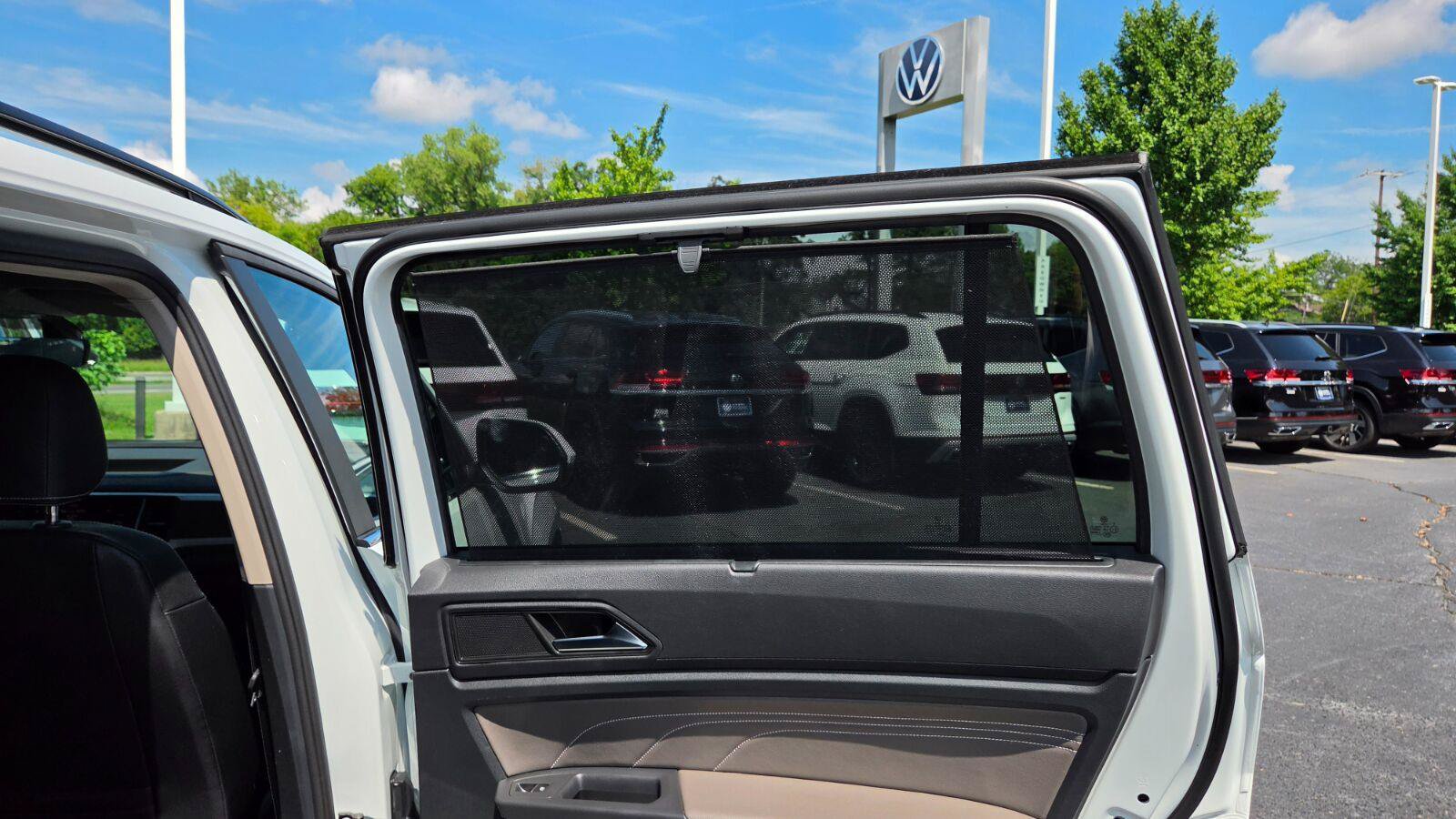 Certified 2023 Volkswagen Atlas SE w/ Black Wheel Package FWD image 54