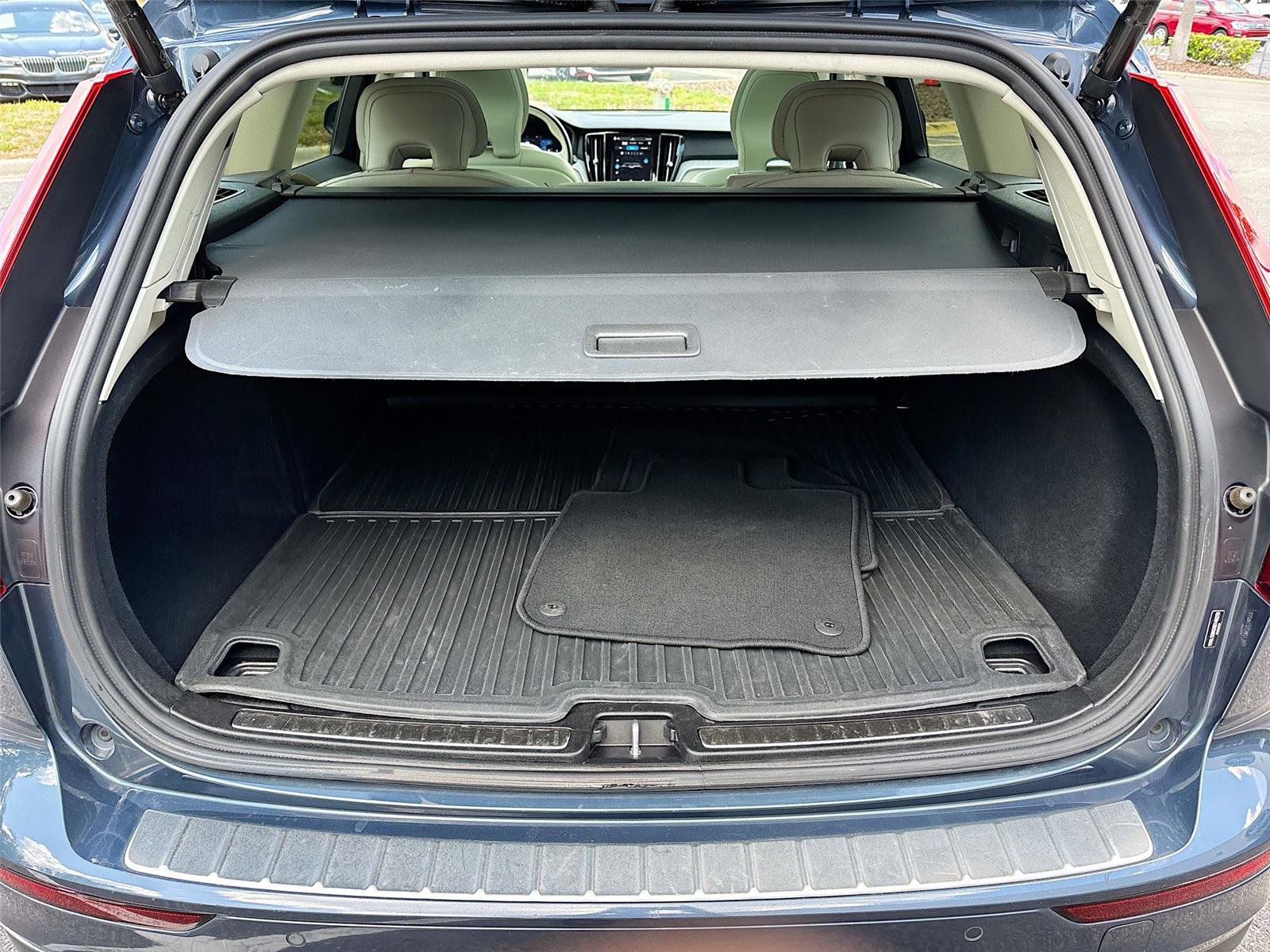 Used 2025 Volvo V60 B5 Cross Country Plus AWD/4WD image 29