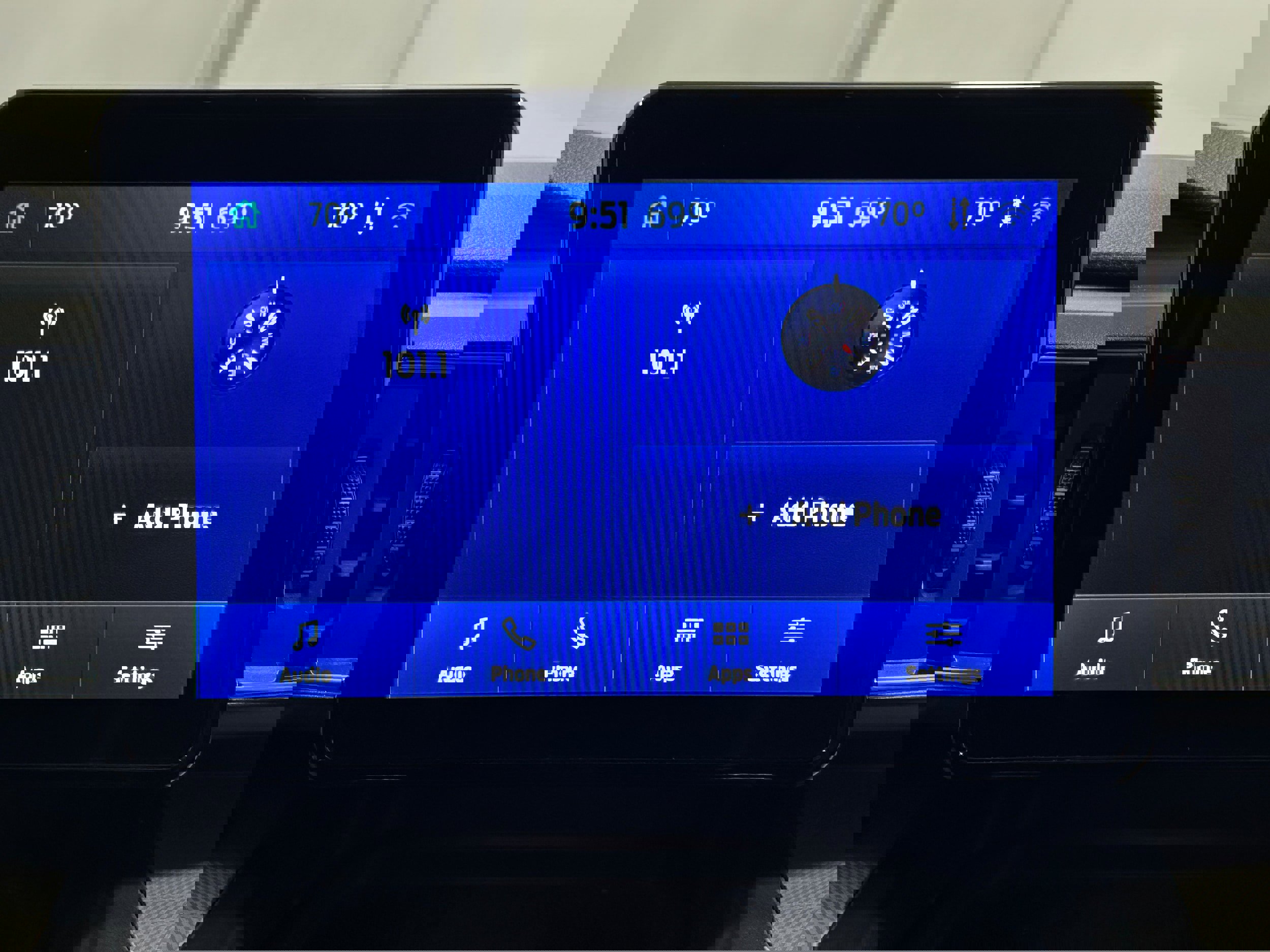 Used 2020 Ford Explorer XLT w/ Equipment Group 202A image 5