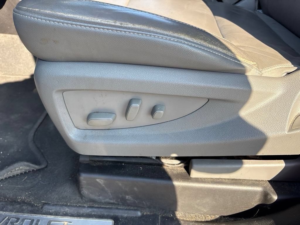 Used 2019 Chevrolet Suburban LT AWD/4WD image 16
