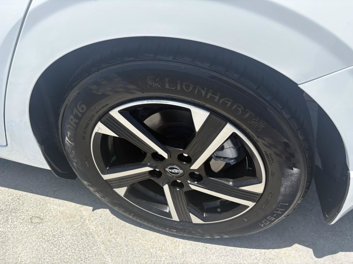 Used 2024 Nissan Sentra SV FWD image 11