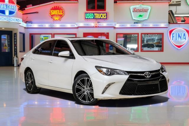 Used 2016 Toyota Camry SE FWD image 1