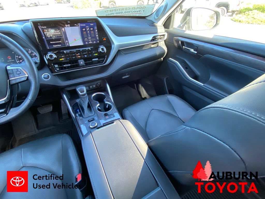 Certified 2020 Toyota Highlander Platinum AWD/4WD image 32